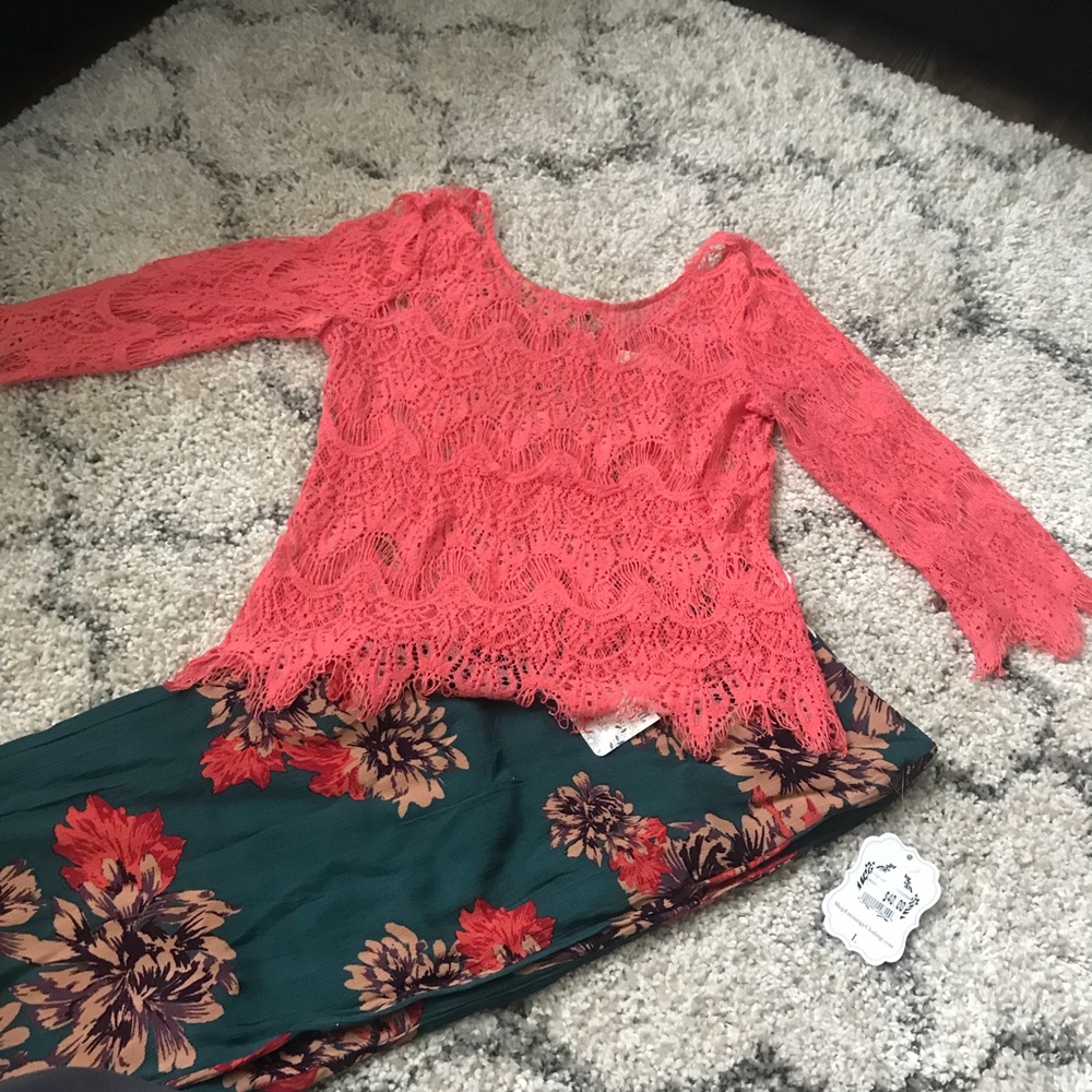✨ Gorgeous coral top ✨